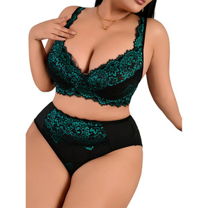 Luxury Dark Green Color Block Flocked <b>Lace</b> Plus Size Lingerie Set - Push-Up, High <b>Elasticity</b>, and Breathable Plus Size Lingerie - Product Image 5