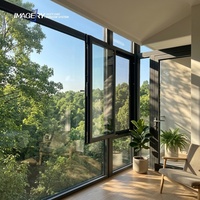 Fenêtres à battants en aluminium au design contemporain avec verre trempé pour l'intérieur d'un appartement moderne