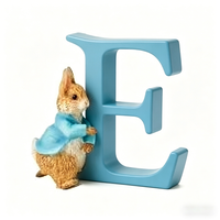 Figurine en résine Peter Rabbit lettre P, décor alphabet peint à la main pour chambre d'enfant et cadeaux personnalisés