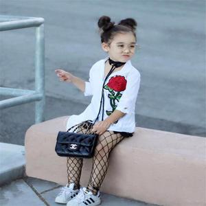 Camisas de manga larga con flores rosas para niñas, ropa de moda para niños, prendas de vestir para niños, <span class=keywords><strong>blusa</strong></span> informal <span class=keywords><strong>blanca</strong></span> para primavera y verano - Product Image 2