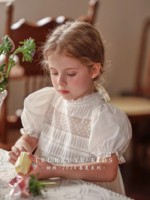 Robe d'été personnalisée pour enfants, blanche, à manches courtes, col ajouré, dentelle fine, respirante, avec poignets rétractables et broderie