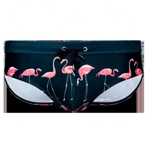 Costume da bagno da uomo GZFZ-UXH006 con stampa fenicottero, modello triangolare alla moda, popolare per la spiaggia, in tessuto riciclato. - Product Image 6