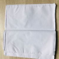 Foulard carré en tissu blanc tie-dye pour la maternelle, idéal pour la peinture à la main, le graffiti et la teinture par frottement, un article éducatif.