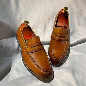 รองเท้าหนังแท้แบบสวม สไตล์ลำลองและทางการ น้ำหนักเบา ระบายอากาศได้ดี เหมาะสำหรับงานเลี้ยงฉลองต่างๆ - Product Image 1