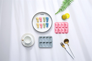 Moldes de Silicona para Pastel con Diseño de Huellas de Bebé, Reutilizables, de Grado Alimenticio, Lindos Moldes Magnéticos de Silicona para Chocolate, Dulces y Hielo - Product Image 2