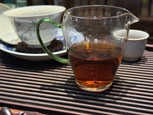 1998 Spring City Tea Factory Pu-erh maduro 100g por caja negra pequeña de materias primas de árbol viejo con aromas de madera y ginseng - Product Image 6