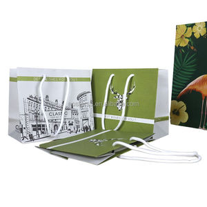 Sacs cadeaux personnalisés de luxe en papier recyclé avec poignée en ruban, logo en relief, impression, revêtement UV, dorure à chaud, marque XTY, Guangdong - Product Image 2