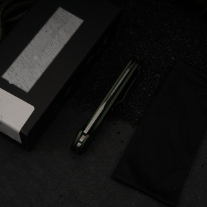 Cuchillo Plegable de Acero Inoxidable BM9400 con Hoja de Punta Caída, Perilla de Pulgar y Mango Verde para Uso Exterior, Grado Industrial, OEM ODM - Product Image 5