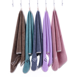 Toallas de microfibra para secar el cabello Kim Ryan, 35x75cm, con bordado, de rápida absorción, para uso en salón - Product Image 2