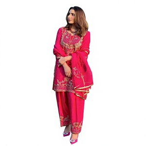 Robe de mariée pour femme, magnifique et moderne, rose doré, brodée à la main, style pakistanais et indien traditionnel, en soie Chinon. - Product Image 1