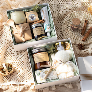 LANJO Bougie en cire de soja parfumée faite à la main, style Forêt Nordique, avec ours en peluche et Tillandsia, souvenir de mariage, cadeau de mariage - Product Image 2