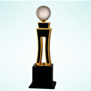 Trofeo Deportivo Portátil Chapado en Oro con Base Negra y Esfera Plateada, Metal Fundido a Presión, Grabado, Listo para Eventos Deportivos y Premios - Product Image 1