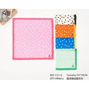 Foulard Quadrato in Seta Rosa a Pois 70x70cm, Accessorio Moda Donna Multifunzionale per Tutte le Stagioni, Stile Dolce - Product Image 3