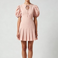 Nouvelle Robe Courte Plissée Personnalisée d'Été à Col Clouet et Manches Courtes Bouffantes pour Femme – Tenue Décontractée