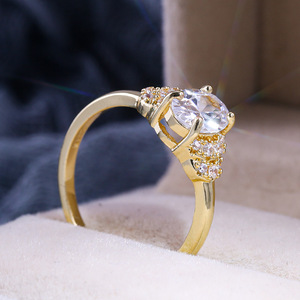 Anello da Donna in Rame Placcato Oro con Zirconia Cubica, Gioiello alla Moda - Product Image 3