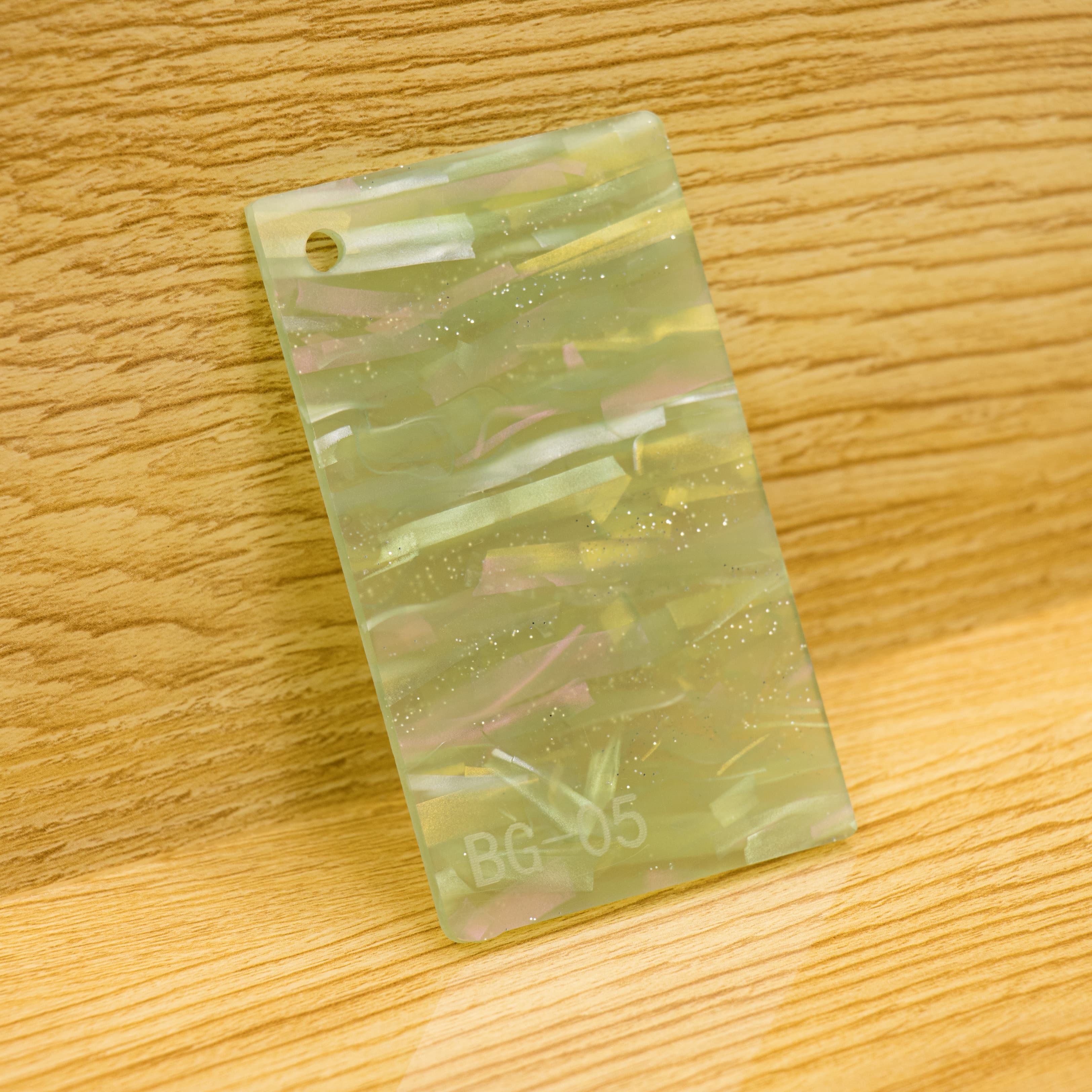 ลายสีเขียวอ่อน-BG05