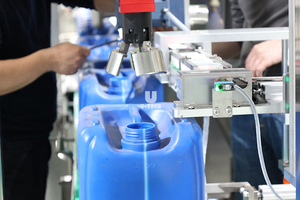 <span class=keywords><strong>Bidon</strong></span> <span class=keywords><strong>automatique</strong></span> en plastique HDPE de 5 gallons avec couvercle pour le stockage d'<span class=keywords><strong>essence</strong></span>, machine de remplissage et de bouchage linéaire de 20 litres - Product Image 5