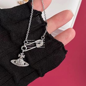 Chaîne de clavicule creuse en zircon avec pendentif Saturne entièrement serti de diamants, version haut de gamme pour femme, Empress Dowager Vivienne - Product Image 3