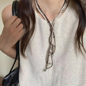 Punk Style foulard en soie tissu perle en bois Long pendentif collier pour femmes quatre saisons accessoire de cou portable - Product Image 5