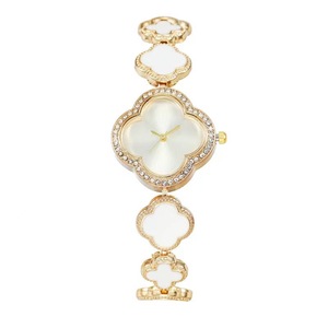 Phụ Nữ Của Retro Cổ Điển Thạch Anh Xem <span class=keywords><strong>40Mm</strong></span> Hợp Kim Trường Hợp Kính Quay Số Cửa Sổ Hợp Thời Trang Clover Vòng Đeo Tay Thiết Kế Cho Trẻ Em Thời Trang - Product Image 6