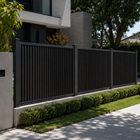 Système de clôture moderne en aluminium à persiennes verticales pour la sécurité et l'intimité résidentielle, avec revêtement en poudre