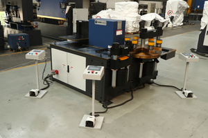 Centro de Fabricación de Barras Conductoras CNC para el Procesamiento de Conductores de Cobre y Aluminio con Operación Hidráulica Multifunción - Product Image 4