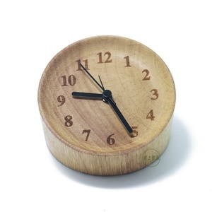 Fabricants de produits en bois : Fabrication sur mesure, échantillonnage, bois massif (hêtre, noyer noir), porte-cartes de téléphone portable, calendriers, cartes de notes - Product Image 1