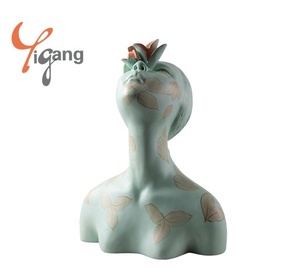 Escultura de Fibra de Vidrio de Mujer Semi-Desnuda, Diseño Personalizado en Resina, para Exhibición Artística - Product Image 5