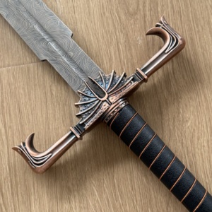 Épée occidentale populaire de 108 cm, 1,3 kg, rouge-bronzée avec flamme noire pour collection de cosplay - Product Image 5