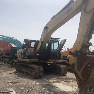 รถขุด Caterpillar 320D2 สภาพดี น้ำหนักใช้งาน 20 ตัน เครื่องยนต์ Cummins ปั๊มไฮดรอลิก ชั่วโมงการทำงานน้อย มีสินค้าในสต็อก - Product Image 3