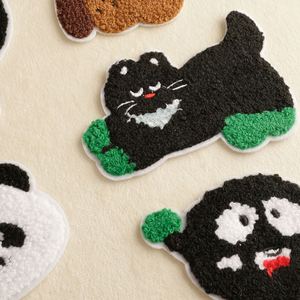 Patchs en chenille brodés thermocollants, motifs animaux mignons (chien, panda, ours) pour la décoration de vêtements et de sacs - Product Image 5