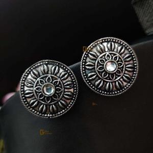Pendientes de botón con diseño floral oxidado, hechos a mano, para uso casual y fiestas, producto al por mayor - Product Image 3