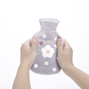 Bouteille d'eau chaude en peluche 350 ml, chauffe-mains et chauffe-ventre en caoutchouc souple pour l'hiver, thème chat pour filles - Product Image 4