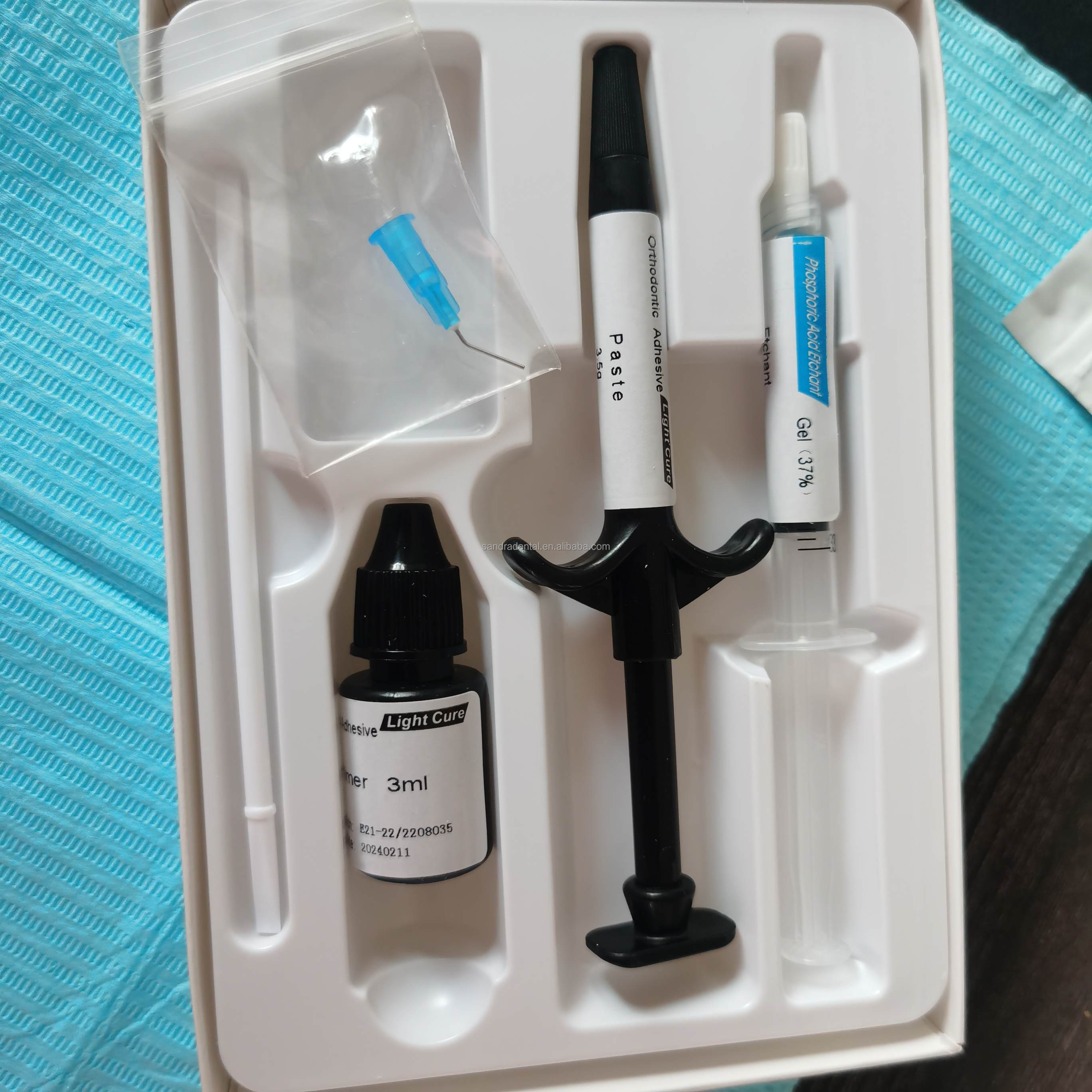 Glue kit