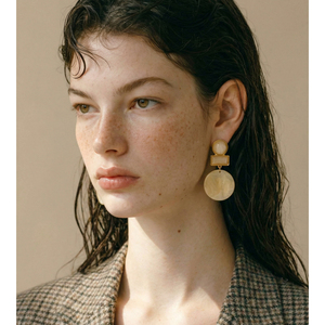 JINYOU 2372 Pendientes de Diseño Moderno Hipoalergénicos de Resina con Forma Geométrica para Mujer - Product Image 5