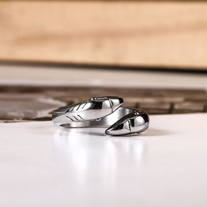 Anillo Abierto Golden Eagle de Acero de Titanio con Diseño de Pluma, Joyería de Moda Unisex SA928 - Product Image 1