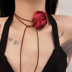 Collar largo de terciopelo floral DIY hecho a mano con rosas, joyería de moda para fiestas y bodas para mujer - Product Image 1