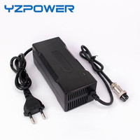 Chargeur de batterie ignifuge 12,6 V 5 A DC avec certification CE, entrée 100-240 V, garantie de 2 ans pour trottinette électrique et outil électrique