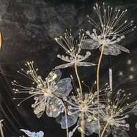 Neue Weihnachts-Innenhochzeitsdekoration Eisen-Lotus Acryl Leuchtende Stehlampe mit Wegweiserlicht und Blumenornament-Arrangement