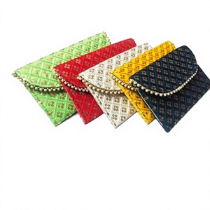 Pochette de soirée pour femme en coton fait main avec broderie perlée en soie, design traditionnel élégant, forme rectangulaire - Product Image 1