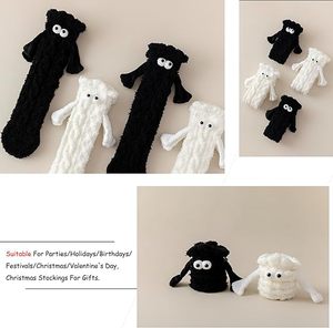 3D pareja mano sosteniendo mujer mullido moda pareja calcetín divertido Mano a Mano cálido mujeres diseñador <span class=keywords><strong>calcetines</strong></span> <span class=keywords><strong>con</strong></span> imán - Product Image 3