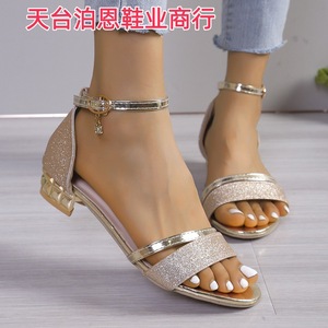 Sandalias de tacón plateado para mujer, de verano, con hebilla, tacón grueso, a la moda, con pedrería, huecas, talla grande - Product Image 3