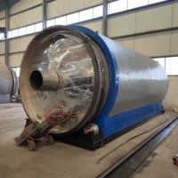 Machine de pyrolyse par lots à haute densité pour la transformation de l'éponge industrielle, des bagages, des plastiques usagés, des pneus et du caoutchouc en huile combustible, avec longue durée de vie