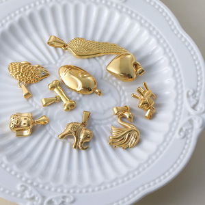 Encantadores Amuletos de Animales |   Colgantes de Acero Inoxidable Chapados en Oro PVD de 18K para Fabricación de Joyería DIY |   Perro, cisne, corazón, ala, hueso, erizo - Product Image 6