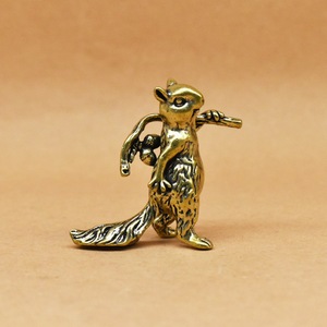 รูปปั้นกระรอกทองเหลืองโบราณ งานศิลปะทองแดงโบราณ ของตกแต่งบ้าน เหมาะสำหรับห้องนั่งเล่น ของสะสม ของตกแต่งบ้าน - Product Image 6