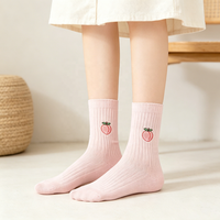 Chaussettes en coton brodées avec logo de fruits coréens mignons (pêche, cerise, avocat) pour femmes, chaussettes amusantes à motif de fruits