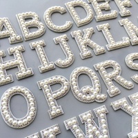 A-Z blanc perle argent strass lettre étincelle fond blanc perle lettre patchs Alphabet strass Applique pour vêtements