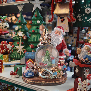 Personnalisé Grande Lumière Musique Automatique Neige <span class=keywords><strong>Père</strong></span> <span class=keywords><strong>Noël</strong></span> Boule de Verre Décoration Boule de Cristal de <span class=keywords><strong>Noël</strong></span> Ornement en Résine - Product Image 4