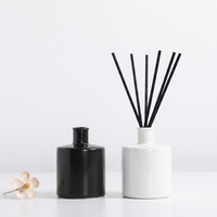 Vases diffuseurs modernes en céramique noire et blanche, mini-bouteilles diffuseuses personnalisées avec bâtonnets, en gros pour la décoration intérieure