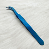 Pince à épiler pour extensions de cils Yucagci en acier inoxydable, bleu mat doré, motif plume et dauphin, pointe lisse, durable et précise